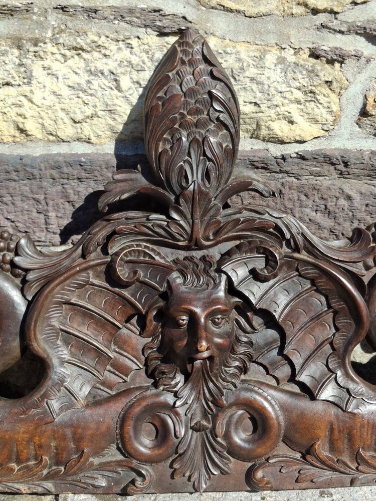 Fronton Neo-Renaissance Bas relief représentant le diable dans le gout de Hugues Sambin