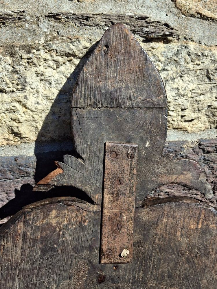 Fronton Neo-Renaissance Bas relief représentant le diable dans le gout de Hugues Sambin