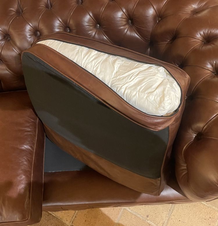 Brown Leather 2-seater Chesterfield Sofa