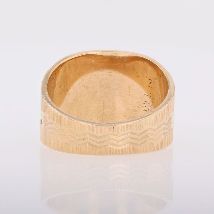 Anello grande in oro rosa cesellato