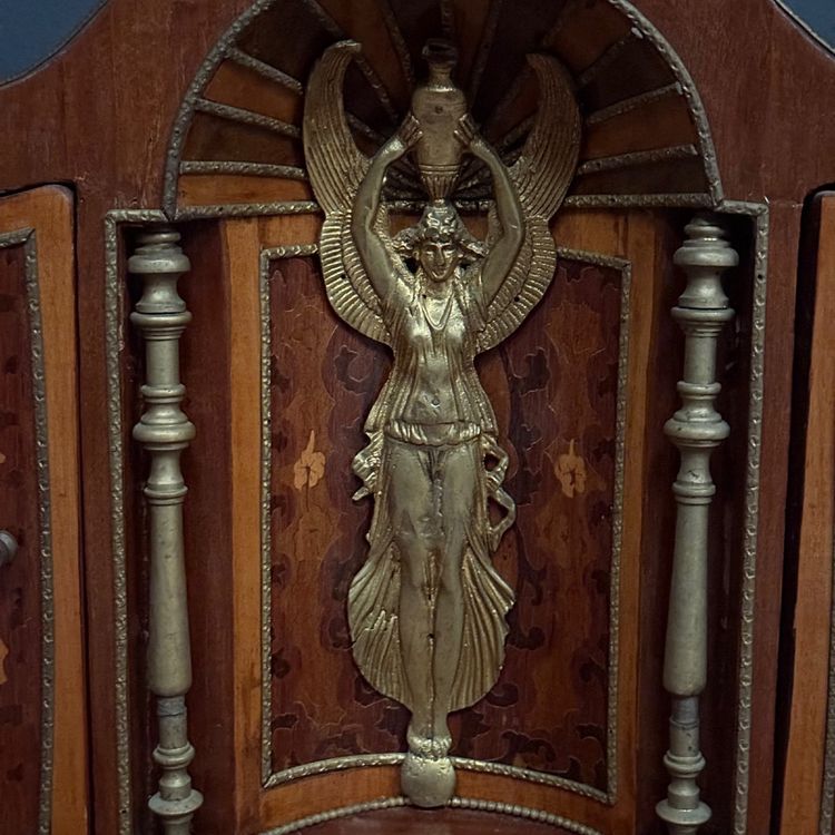 Bureau de dame en marqueterie fin XIXe forme rognon ornementé de bronze