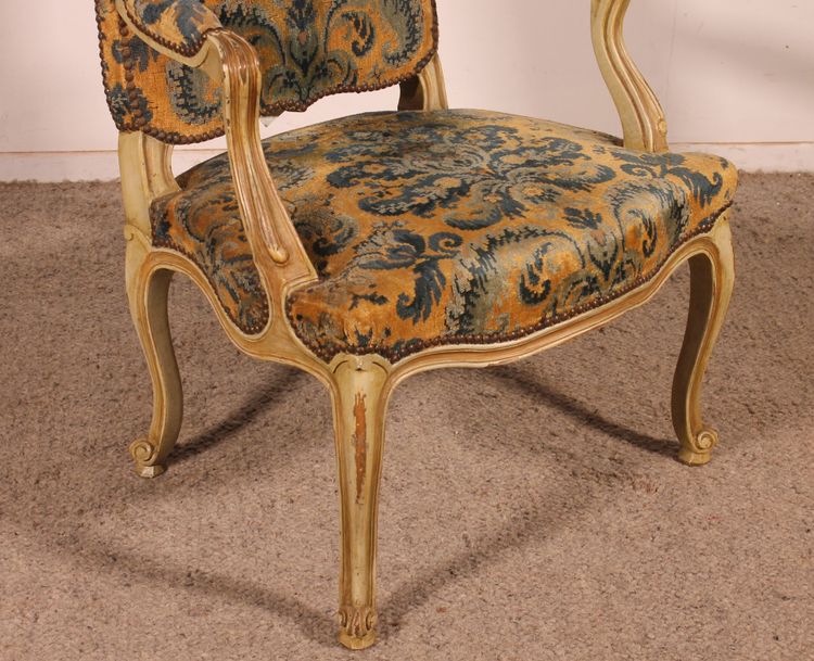 fauteuil sculpté rechampi de style louis XV -19° siècle