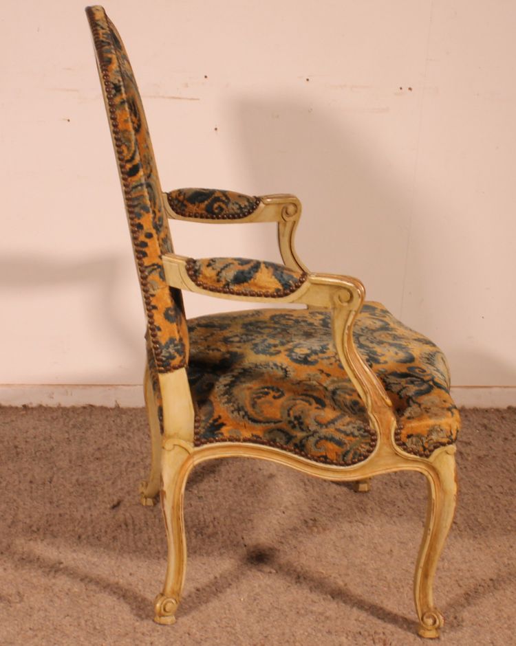 fauteuil sculpté rechampi de style louis XV -19° siècle