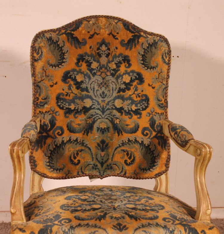 fauteuil sculpté rechampi de style louis XV -19° siècle
