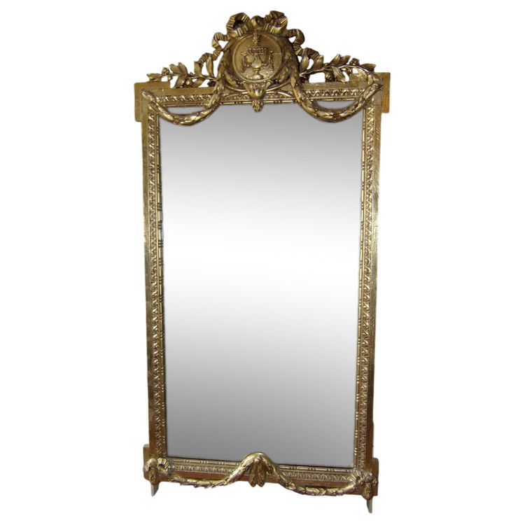 Specchio con frontone, XIX secolo, in legno dorato