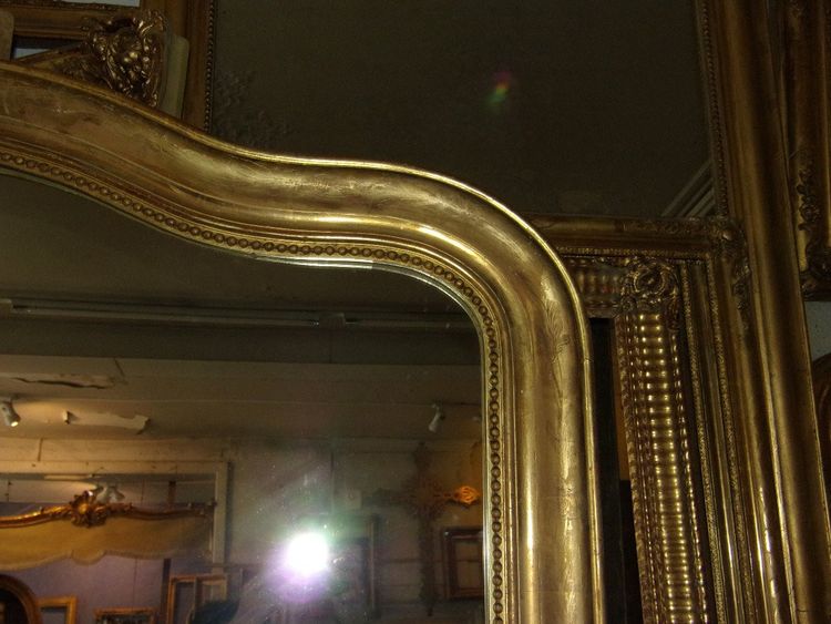 Specchio di grandi dimensioni del XIX secolo, in legno dorato.