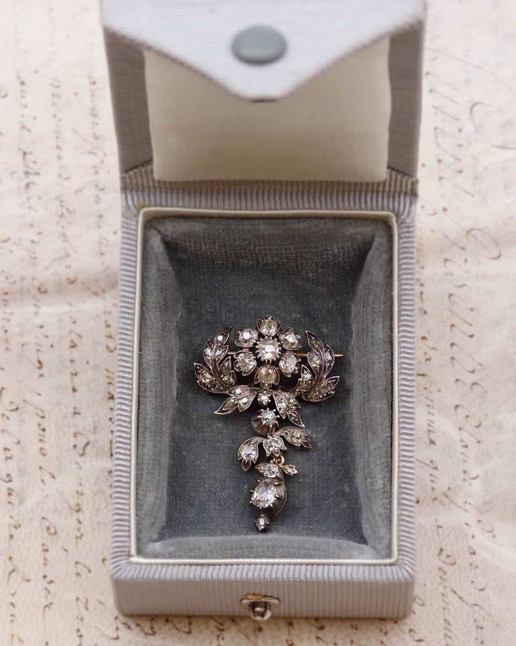 Blumenbrosche mit 3 ct Diamanten oder Miedervorderseite aus 18 Karat Gold und Silber