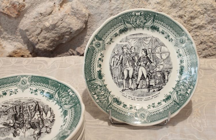 12 piatti parlanti in terracotta di Sarreguemines, Napoléon Bonaparte, metà del XIX secolo