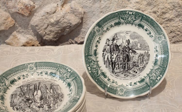 12 piatti parlanti in terracotta di Sarreguemines, Napoléon Bonaparte, metà del XIX secolo