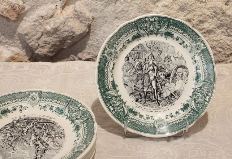 12 piatti parlanti in terracotta di Sarreguemines, Napoléon Bonaparte, metà del XIX secolo