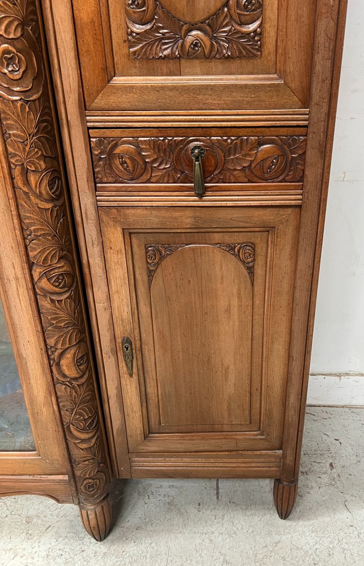 Buffet d'époque Art Déco en noyer massif XX siècle