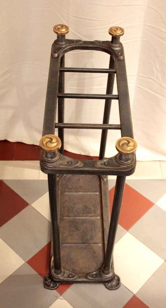 Portaombrelli e bastoni in ferro e ottone in stile Art Nouveau, 1900 ca.