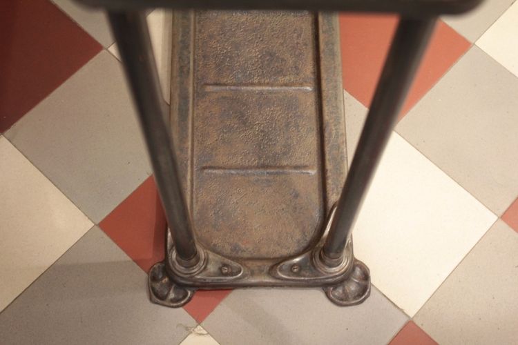 Portaombrelli e bastoni in ferro e ottone in stile Art Nouveau, 1900 ca.