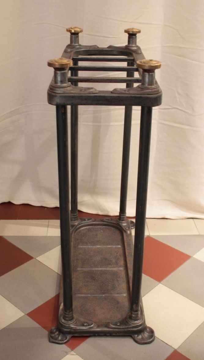 Portaombrelli e bastoni in ferro e ottone in stile Art Nouveau, 1900 ca.
