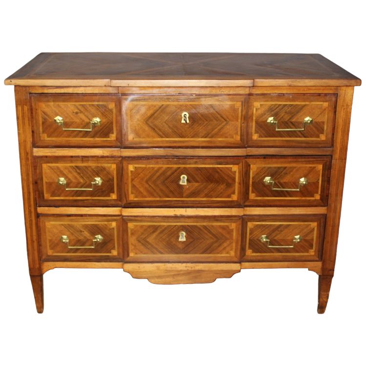 Commode Louis XVI à Ressaut en Marqueterie début XIX