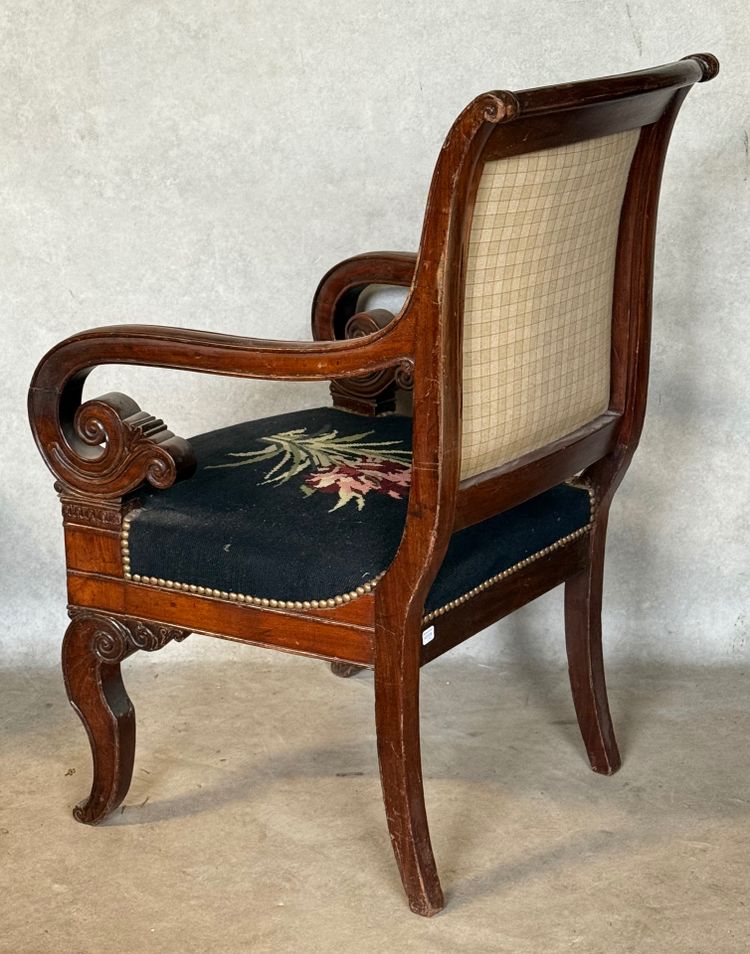 Poltrona in stile restauro