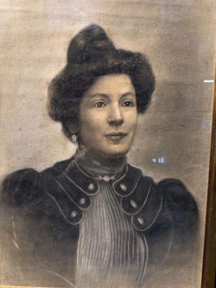 Antico stupendo ritratto realizzato a carboncino su carta, di dama Liberty 1920, 81x58cm. 