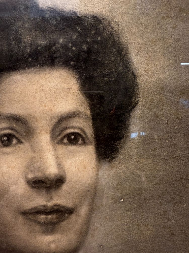 Antico stupendo ritratto realizzato a carboncino su carta, di dama Liberty 1920, 81x58cm. 