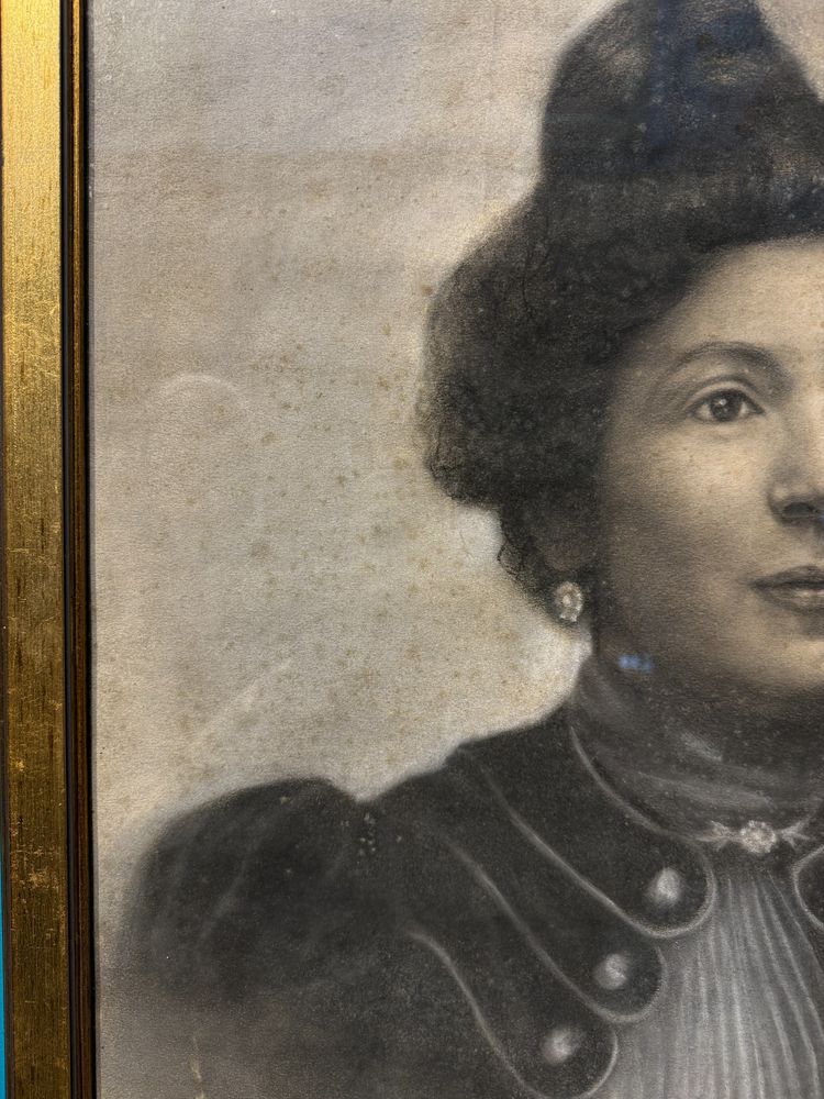 Antico stupendo ritratto realizzato a carboncino su carta, di dama Liberty 1920, 81x58cm. 