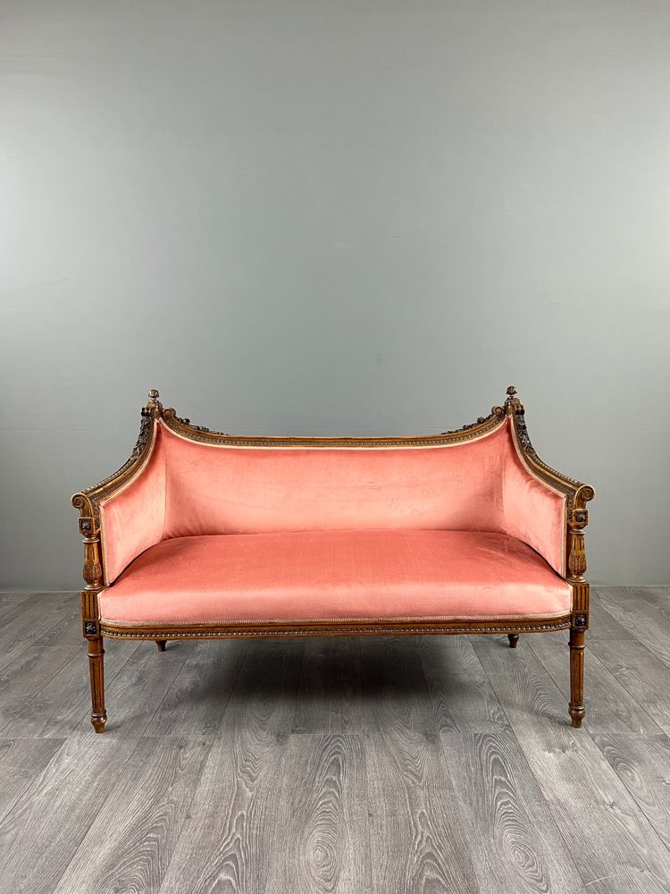 Canapé de style Louis XVI en bois sculpté et velours, XXe Siècle