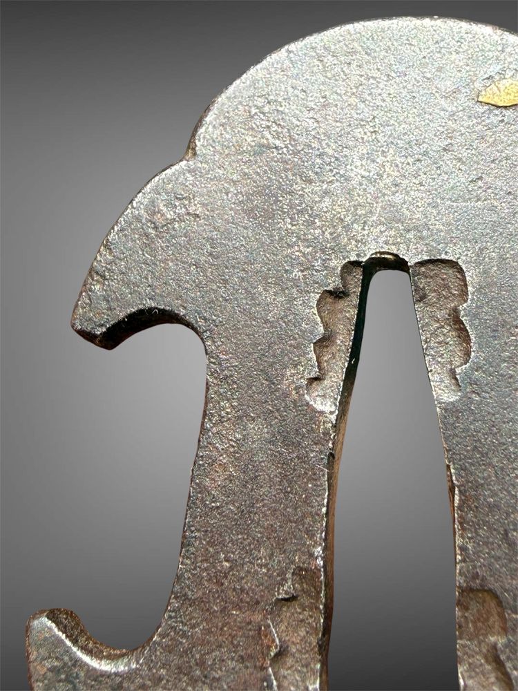 Eisen-Tsuba Mokko-gata Tanto mit Blumeneinlagen - Edo-Zeit (1603-1868)