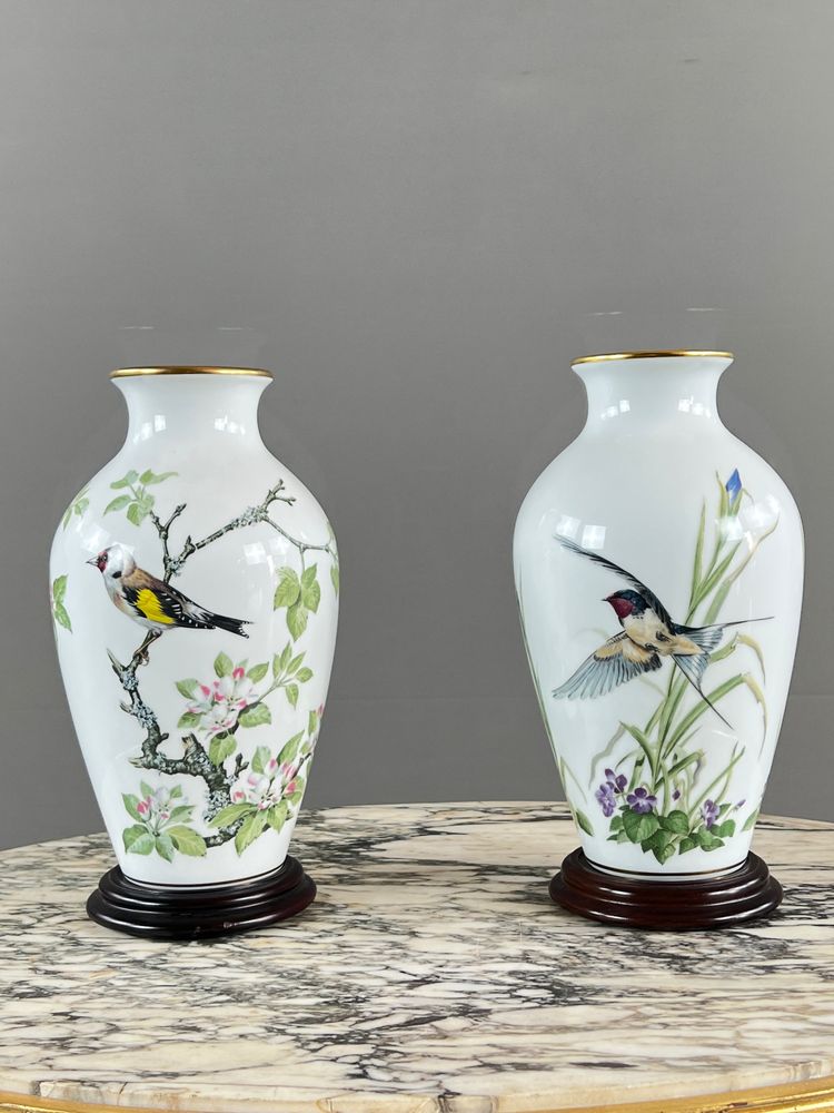 Paire de vases en porcelaine Franklin, “The Meadowland Bird Vase”, XXe Siècle