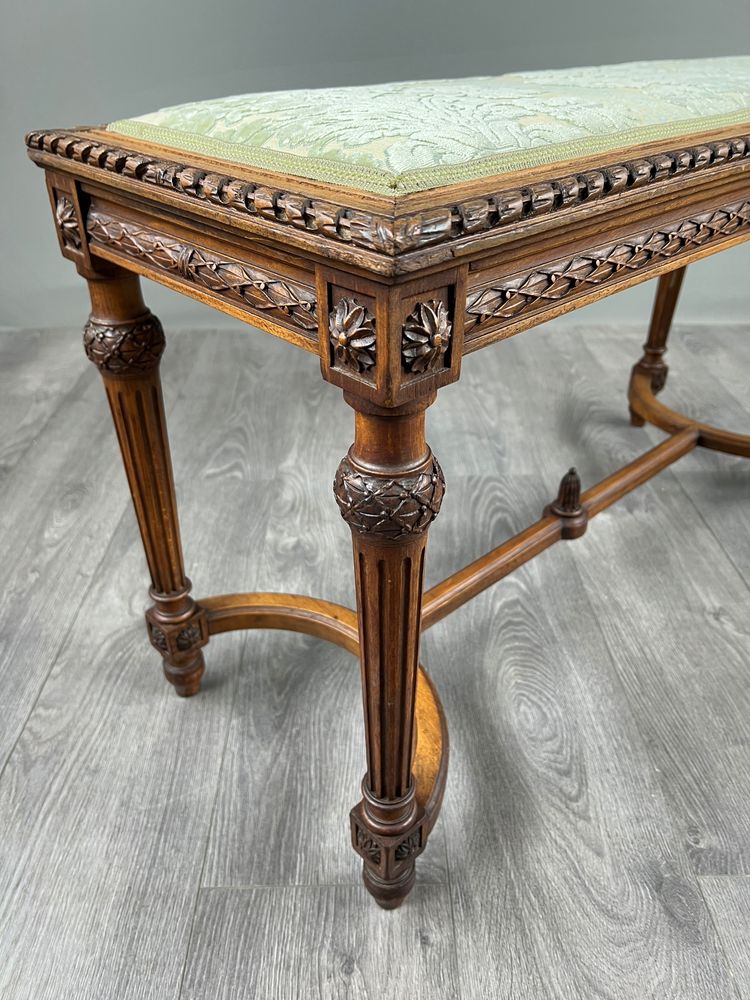 Banquette de style Louis XVI en bois sculpté, XIXe Siècle
