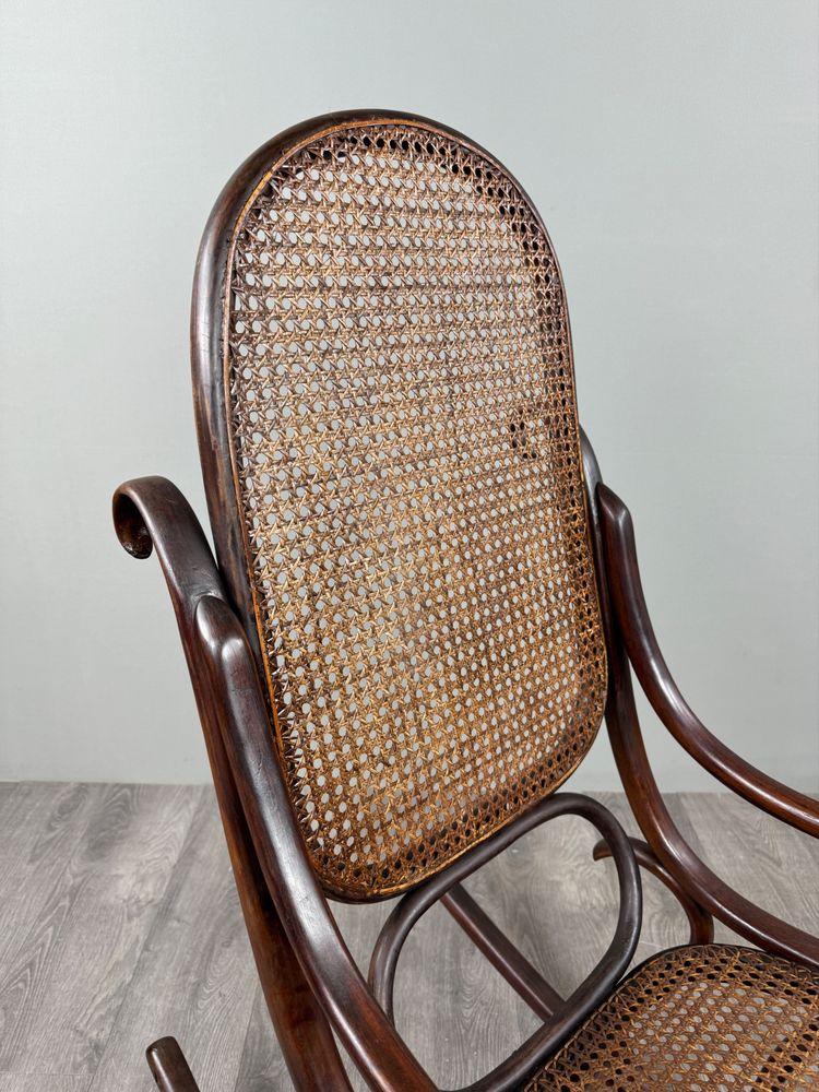 Fauteuil à bascule en bois courbé de style Thonet, XXe Siècle