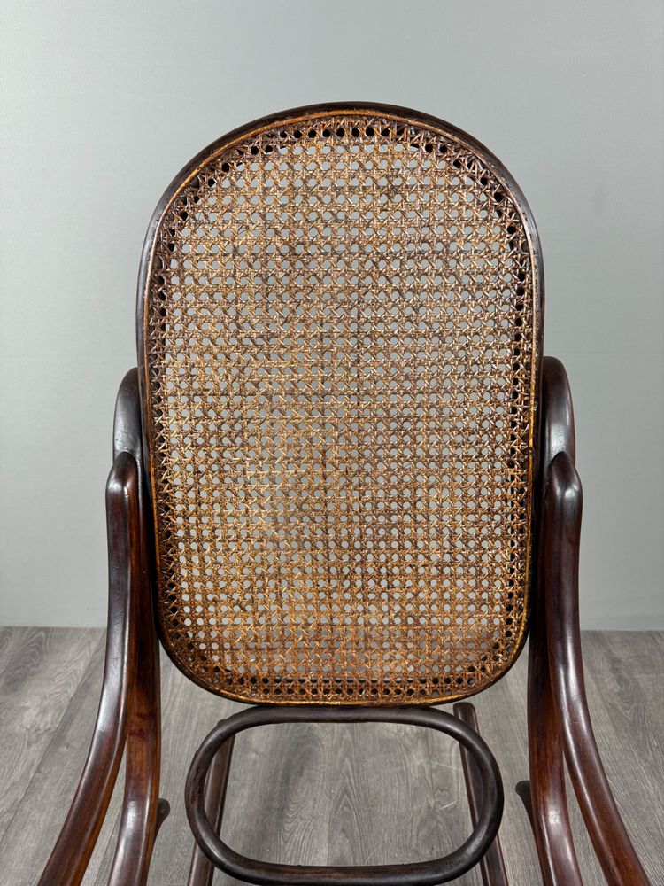 Fauteuil à bascule en bois courbé de style Thonet, XXe Siècle