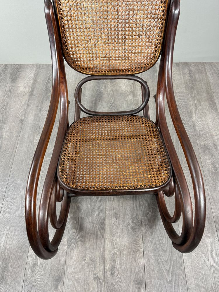 Fauteuil à bascule en bois courbé de style Thonet, XXe Siècle