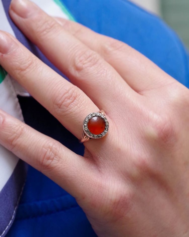 Antiker Karneolring mit Diamanten, 18 Karat Gold und Silber