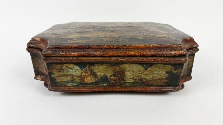 Wooden box lacquered in polychrome and poor art, Venice, 18th century
