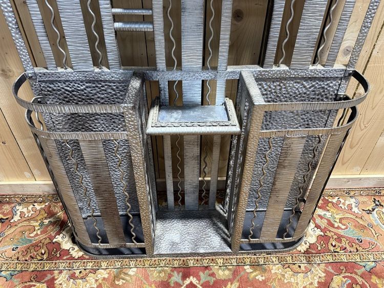 Art-Déco-Garderobe aus gehämmertem Eisen