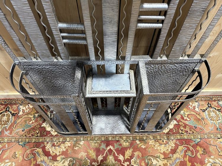 Art-Déco-Garderobe aus gehämmertem Eisen