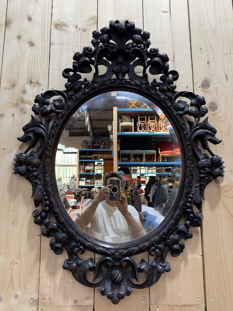 Miroir ovale en bois sculpté à tête de dragons
