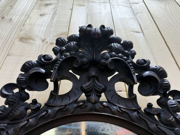 Miroir ovale en bois sculpté à tête de dragons