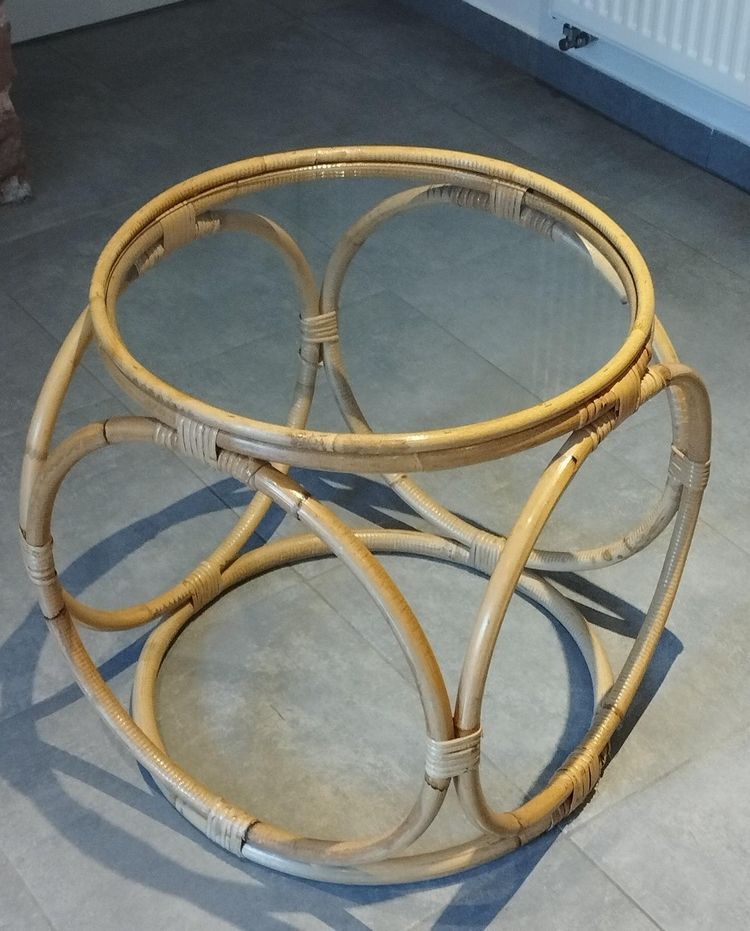 Table basse vintage en rotin & verre – Esprit Space Age Design