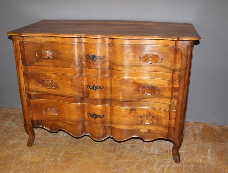 Commode Arbalète en Noyer XVIIIe