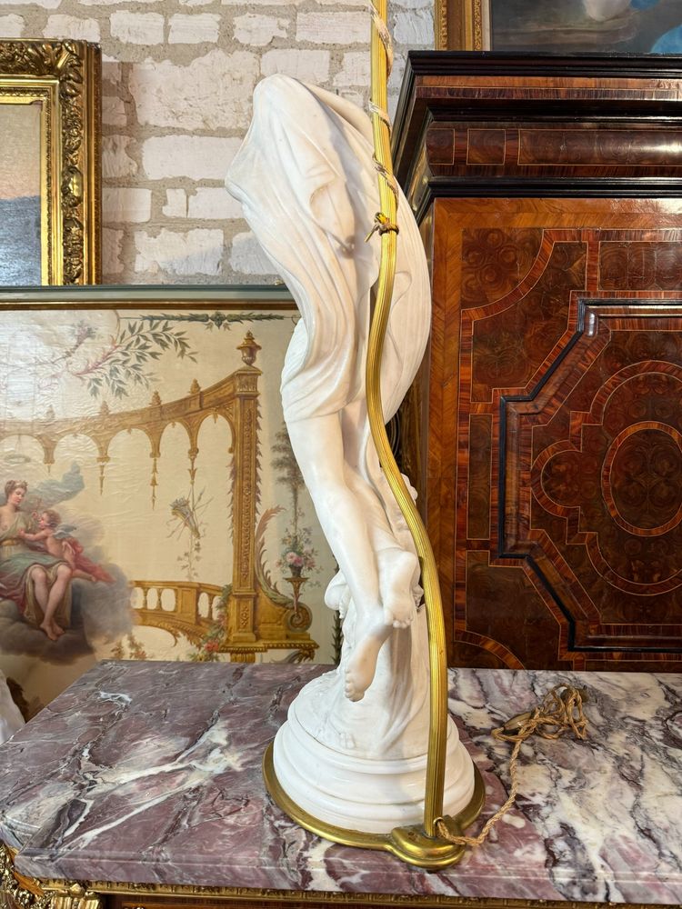 Skulptur aus Carrara-Marmor, signiert von Pradier