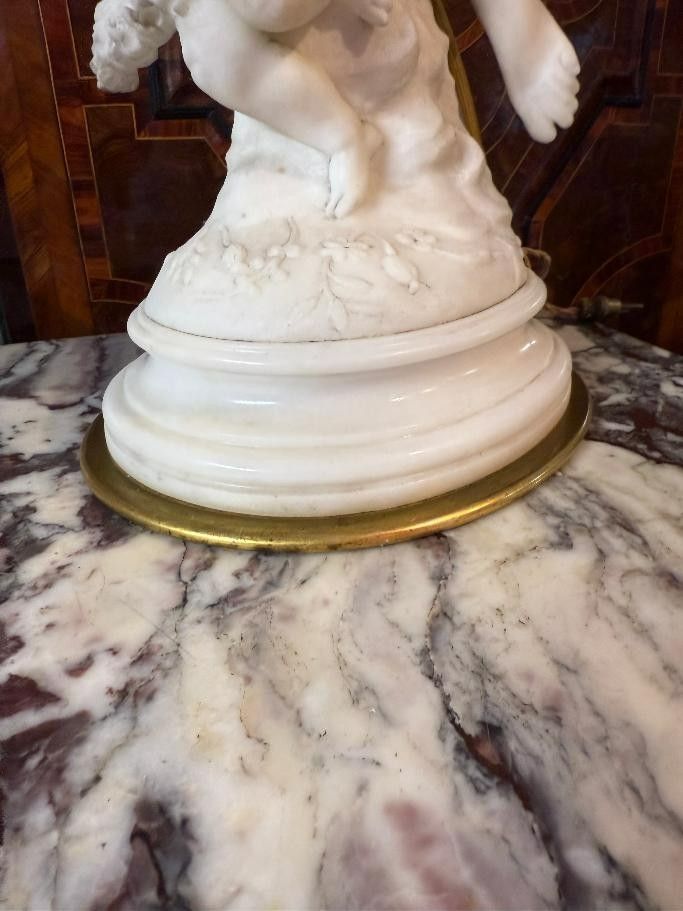 Skulptur aus Carrara-Marmor, signiert von Pradier