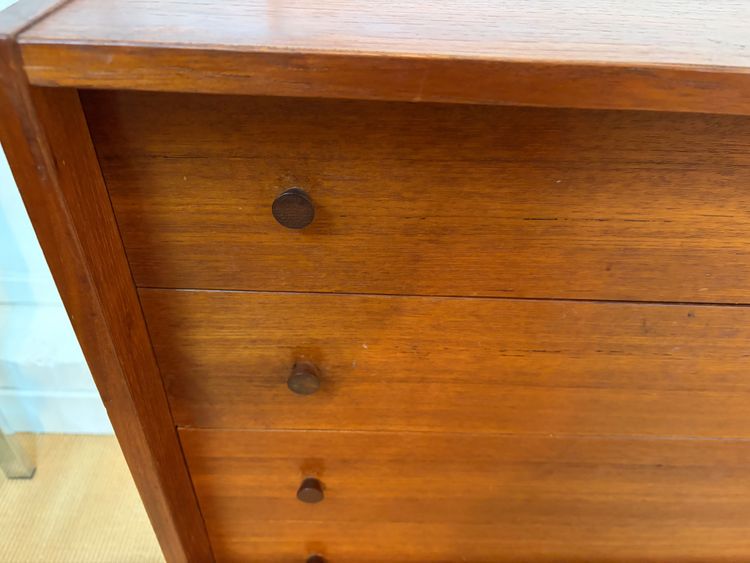 PAAR DÄNISCHE TEAK-SIDEBOARDS AUS DEN 1950ER JAHREN.