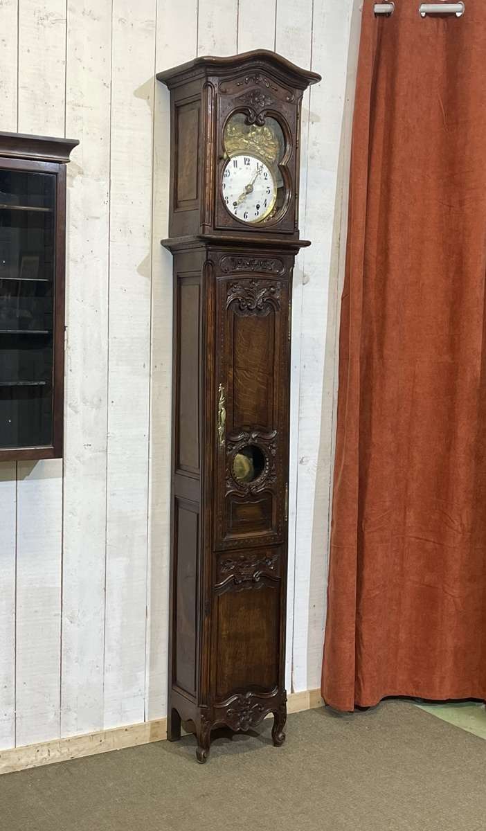 Horloge Louis XV en chêne  du 19ème siècle