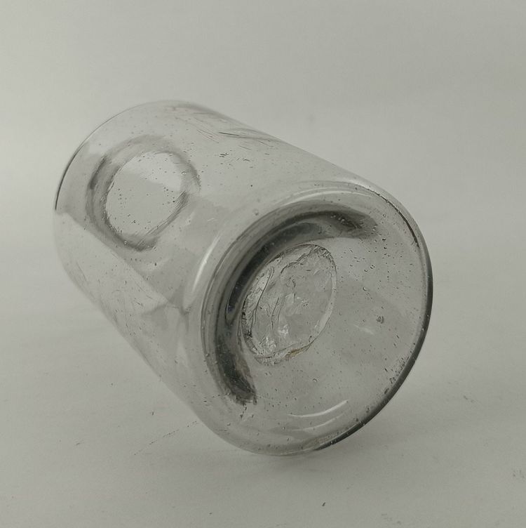 Blown glass jar (1) - 18th century