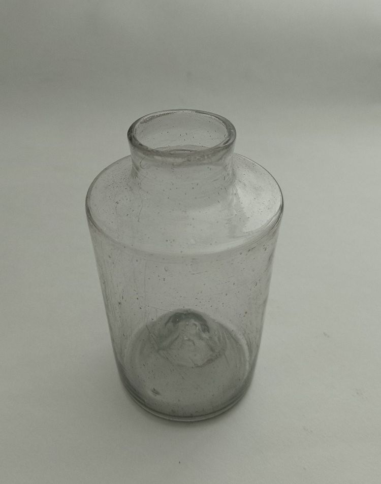 Blown glass jar (1) - 18th century