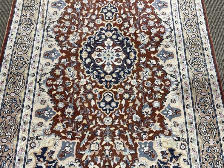 Handmade wool oriental rug - 1.70m x 96cm