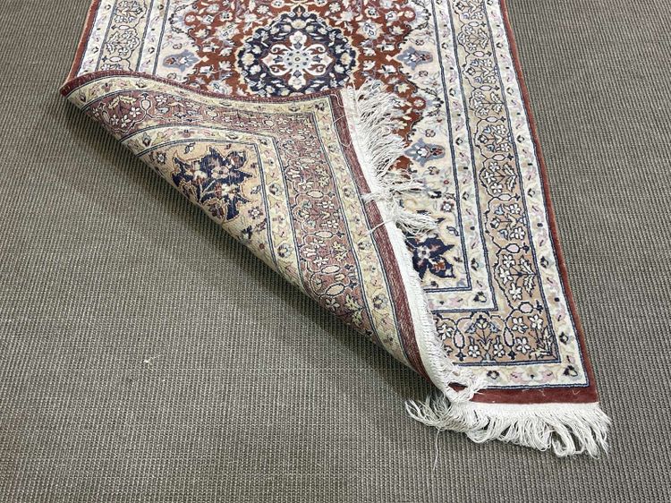 Handmade wool oriental rug - 1.70m x 96cm