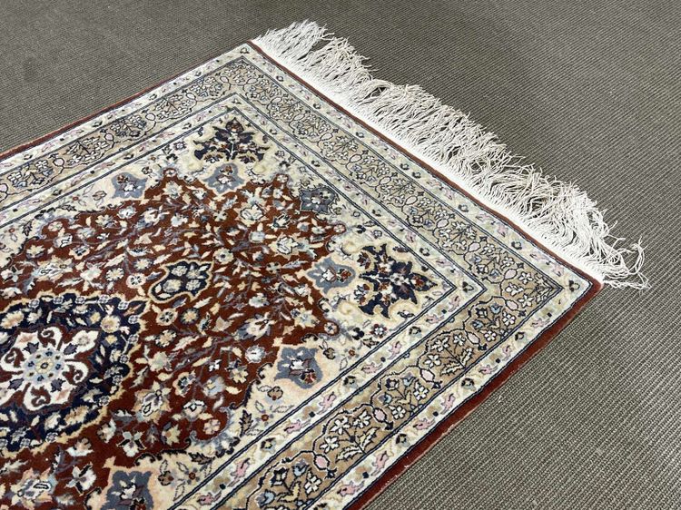 Handmade wool oriental rug - 1.70m x 96cm