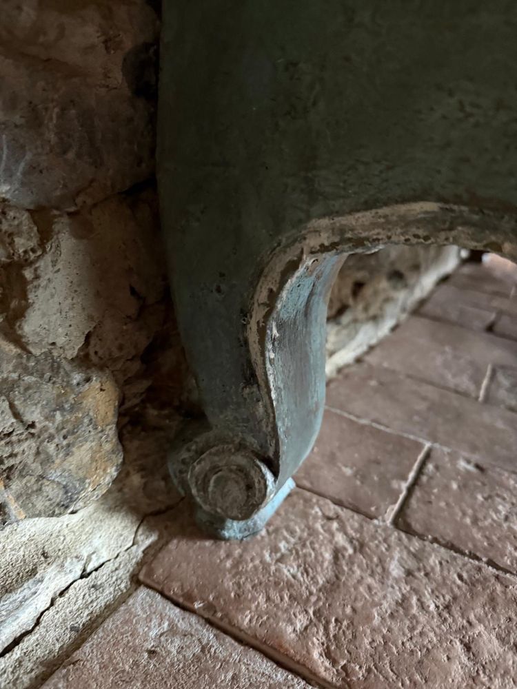 Commode galbée arbalète Louis XV des années 1900