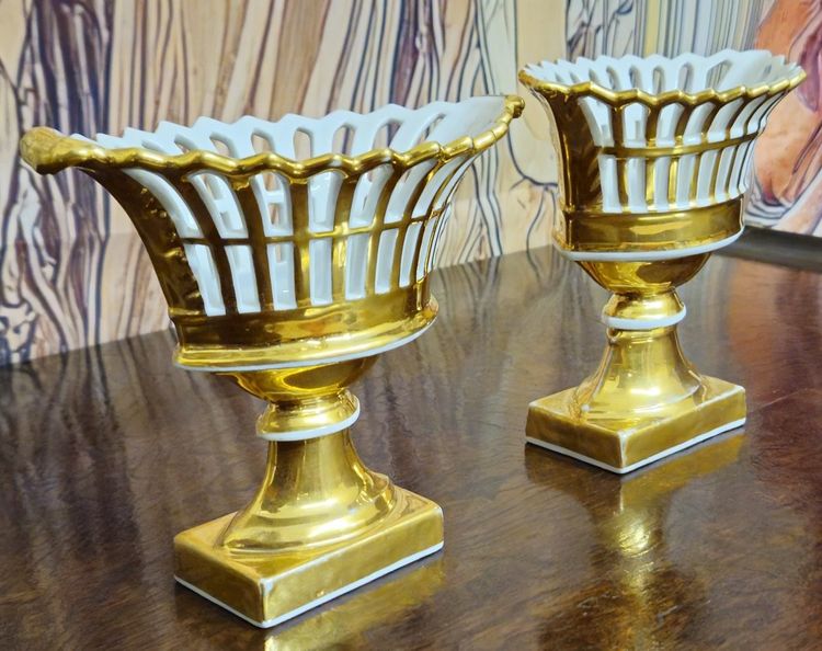 Paris porcelain / pair of altar cups / decorative vases in openwork white porcelain