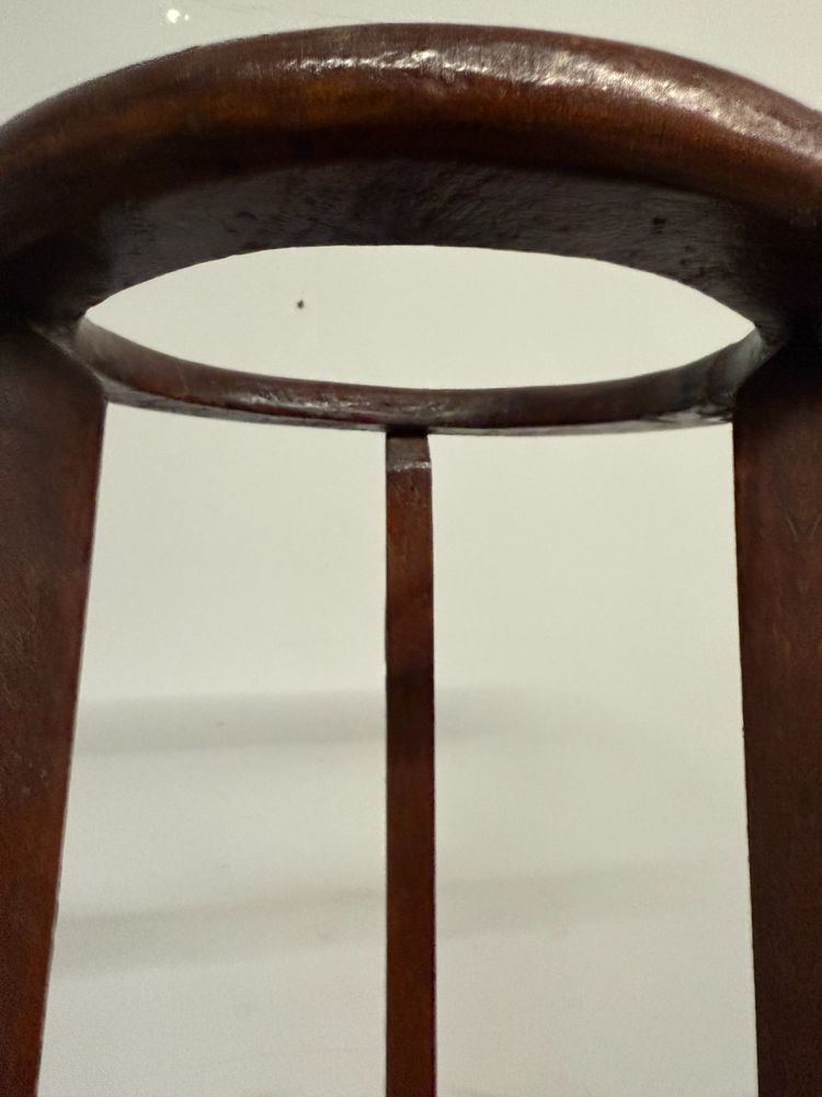 Antico portavano liberty in legno di castagno con cigni 1930, 74x30cm